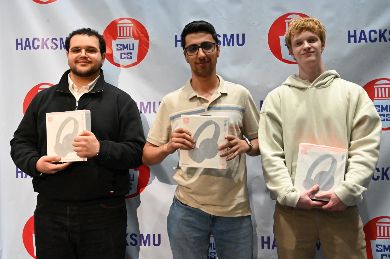 Lumi winning HackSMU